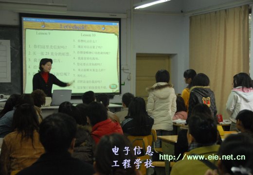 名师魏智菁老师与学生互动学习
