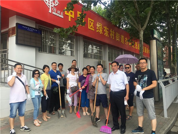 1 郑州市电子信息工程学校党员志愿者们深入社区开展活动.JPG