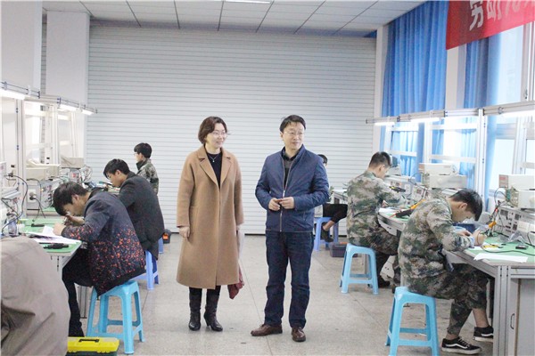 1钟海云副处长与李向伟主任巡视赛场.jpg