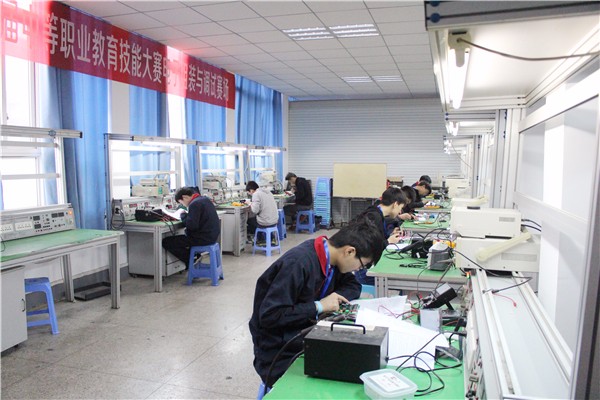 6电子组装与调试赛象比赛现场.jpg