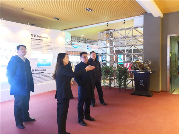 理事会成员参观理事单位河南省日立信股份有限公司.jpg